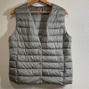 Uniqlo Ultra Light Down Snap Pufftech Packable Puffer V neck Vest Gilet Sz M